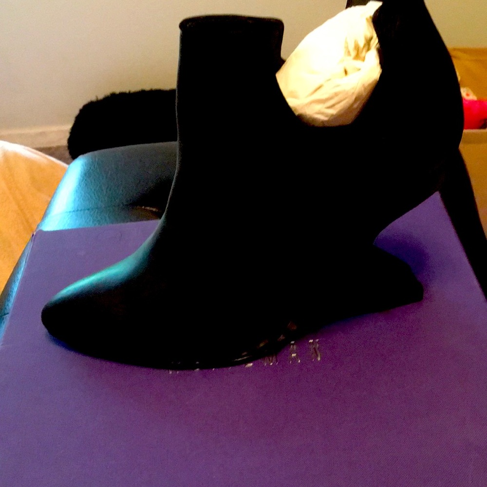 Art Deco Stuart weitzmen booties collection very rare with invisible heel